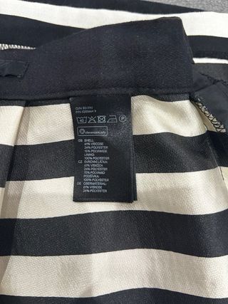 Falda H&M rayas blanca y negra vuelo