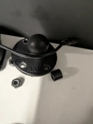 Suporte Telemóvel RAM Mounts  Vai só com 1 fixador