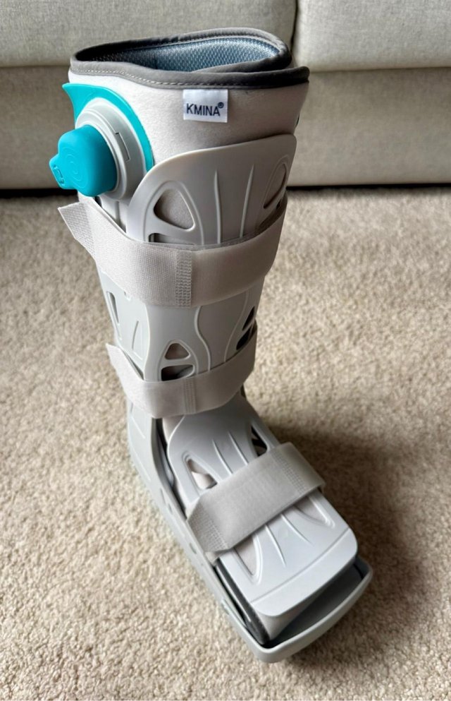 NUEVO Bota Walker Inflable Kmina Talla M (40-44)