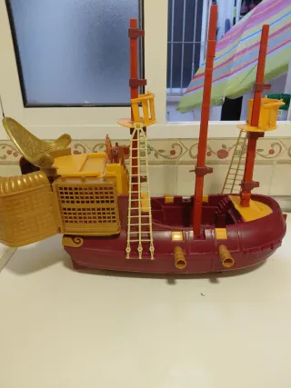 Lote Playmobil: 2 barcos y 80+ figuras