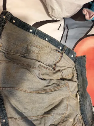 Chaqueta vaquera desgastada