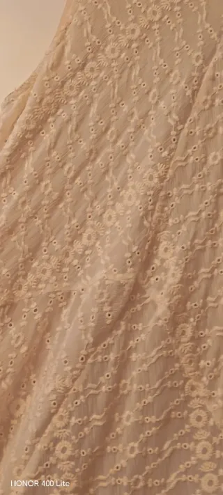 Vestido Zara bordado beige Talla S