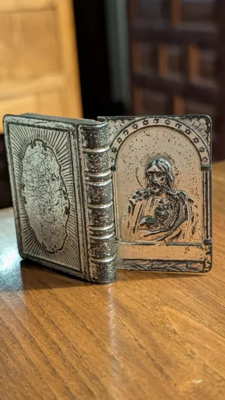 Pastillero/Portarosario Libro Plateado antiguo