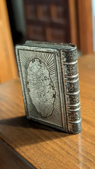 Pastillero/Portarosario Libro Plateado antiguo