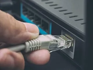 Instalaciónes de fibra óptica y redes de Internet