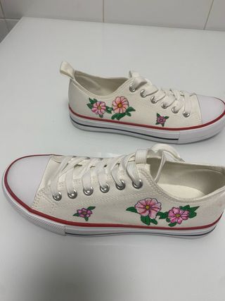 Zapatillas pintadas a mano con flores