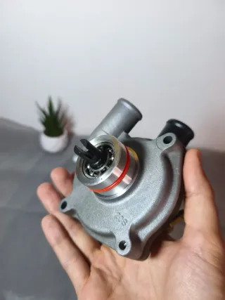 Bomba Agua Yamaha XJ6 / R6 Nueva