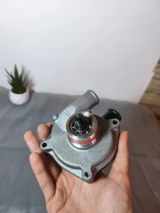 Bomba Agua Yamaha XJ6 / R6 Nueva