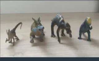 4 Dinosaurios juguete