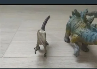 4 Dinosaurios juguete