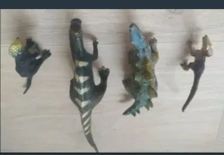 4 Dinosaurios juguete