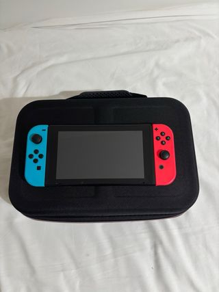 Nintendo Switch con Caja y Accesorios