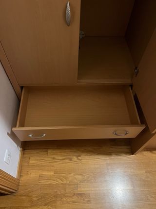 Armario de madera 2 puertas y 2 cajones