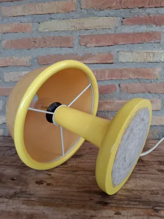 Lámpara vintage madera y  plástico