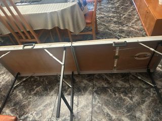 Cama de masaje, estetica o tatuaje. De piel