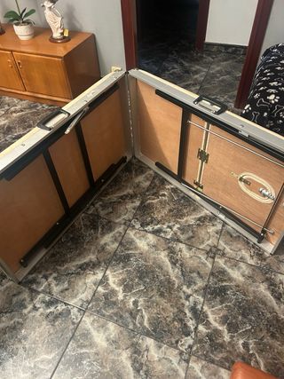 Cama de masaje, estetica o tatuaje. De piel