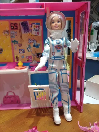 Maletín Armario Barbie con 2 Barbies y Ropa