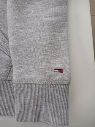 Sudadera Tommy Jeans Gris con Corazón