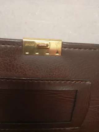 Maletín de piel marrón