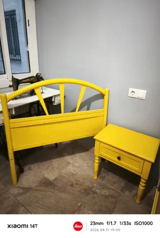 Cabezal y mesita de noche de madera