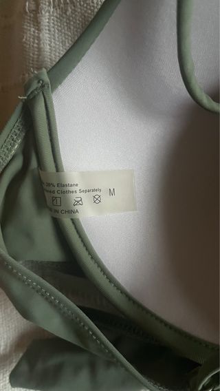 Top de bikini verde