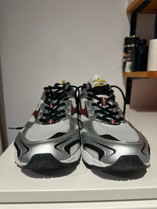 Zapatillas Mizuno MXR Plata y Rojo