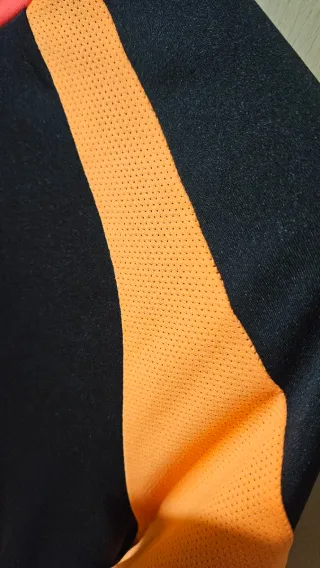 Camiseta Puma Running Negra y Naranja