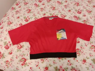 Camiseta roja con bolsillo estampado Puma