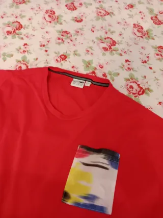 Camiseta roja con bolsillo estampado Puma