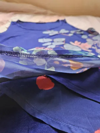 Blusa sin mangas estampada floral