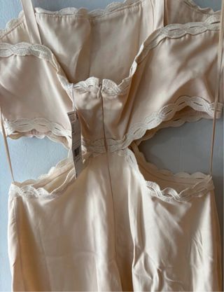 Vestido beige cut out