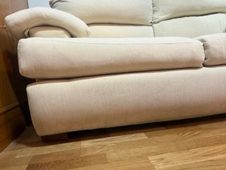 Sofá de 2 plazas en tela beige y plumas