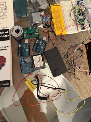 Kit Arduino: Libros y Componentes Electrónicos