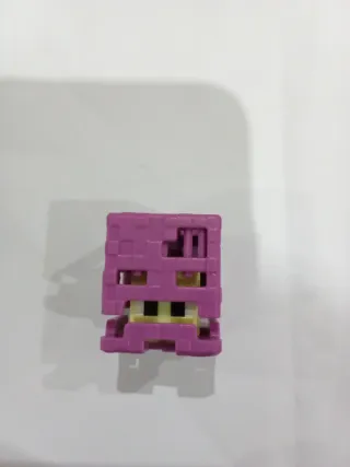 Figura Kinder Minecraft Morada