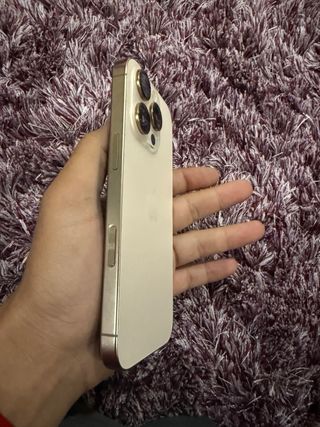 iPhone 16 Pro Dorado