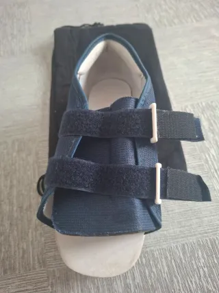 Zapato ortopédico posquirúrgico azul