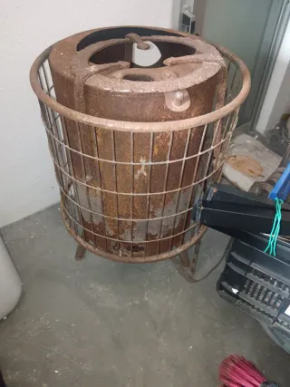 Estufa leña redonda antigua metal