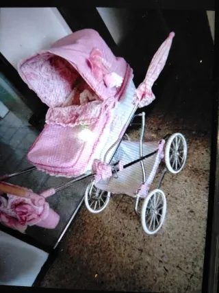 Carrito de muñecas rosa