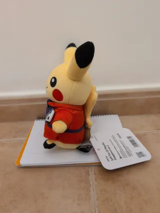 Pikachu Azafata Pokémon Center Singapur. Tenemos 2