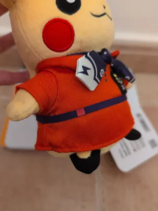Pikachu Azafata Pokémon Center Singapur. Tenemos 2