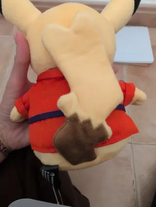 Pikachu Azafata Pokémon Center Singapur. Tenemos 2