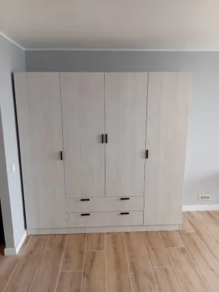 Armarios nuevos madera beige y blanco