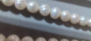 Collana di perle bianche