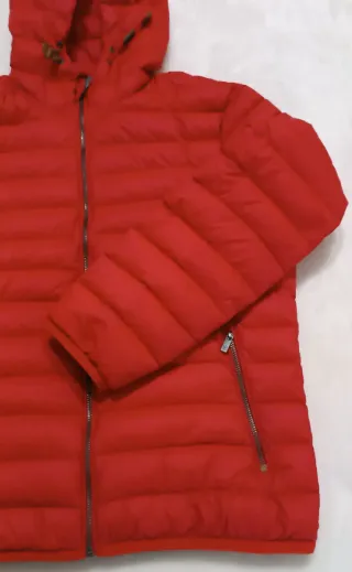 Chaqueta de plumas roja chico