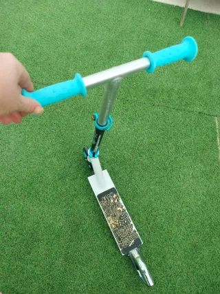 Patinete Oxelo blanco y azul