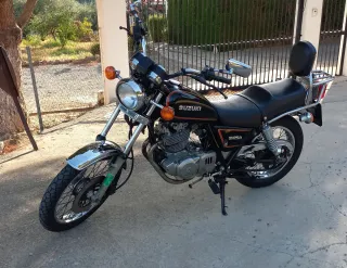 Suzuki GN250 Negra