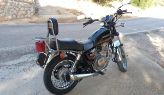 Suzuki GN250 Negra