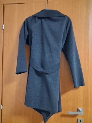 Cappotto grigio con cintura