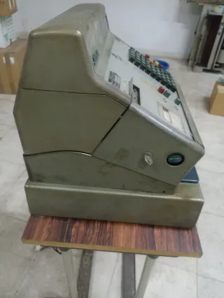 Caja registradora muy antigua