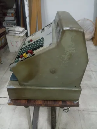 Caja registradora muy antigua